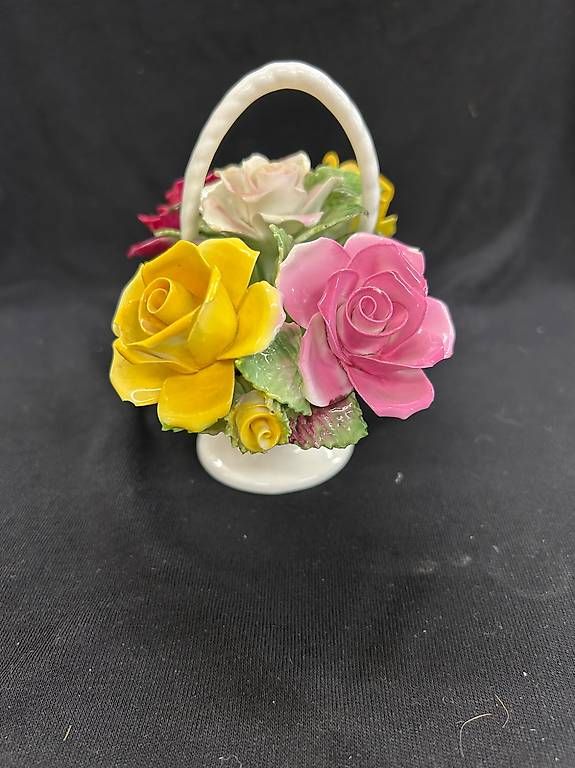 Figuren: Porzellanblumenkorb – Gebraucht aus Emmetten von drd_8gkv 1