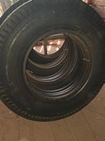 4 Reifen inkl. Schlauch zu LKW Anhänger.