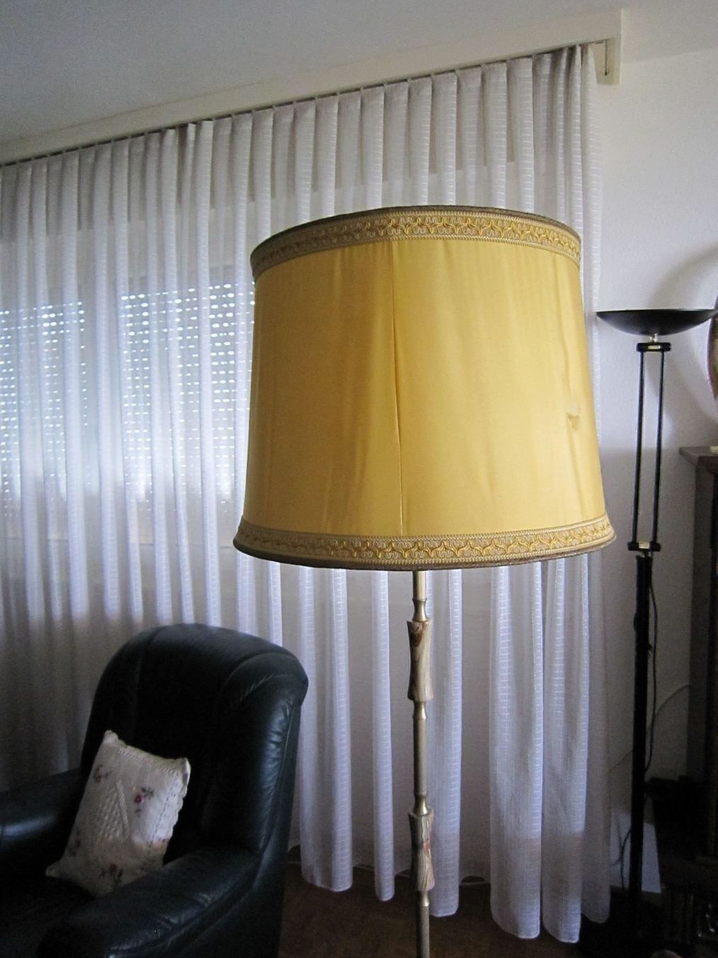 Lampade: VIEILLE LAMPE SUR PIED EN ONIX – Usato da Grand-Lancy venduto da Jc42