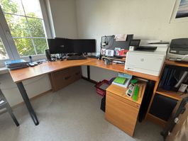 Büro-Schreibtisch