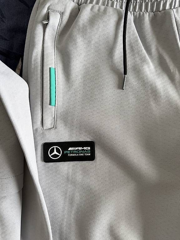 Lots de vêtements: Ensemble training Mercedes – D'occasion à Bulle par Preteni 1