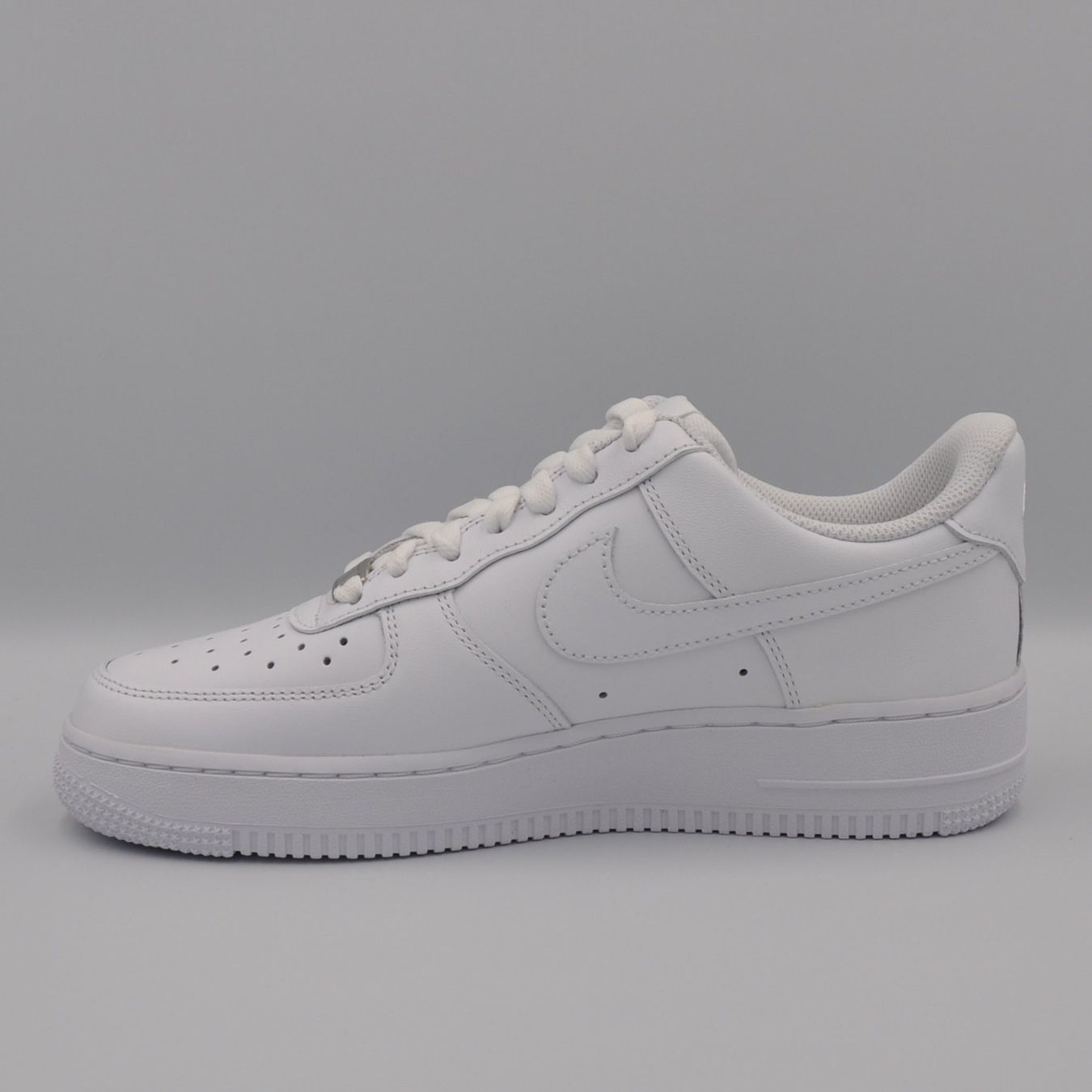 Nike Scarpe da donna: Nike Air Force 1 W White 38 – Nuovo e nell'imballaggio originale da Bern venduto da SneakerheavenLT 2