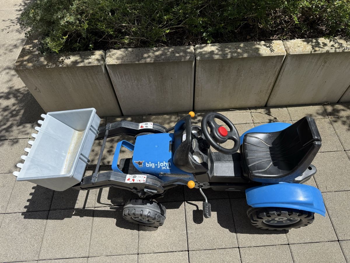 Big Veicoli per bambini: Tretauto Traktor Bagger Big-John XL mit Schaufel – Usato da Belp venduto da Zeyzey09 1