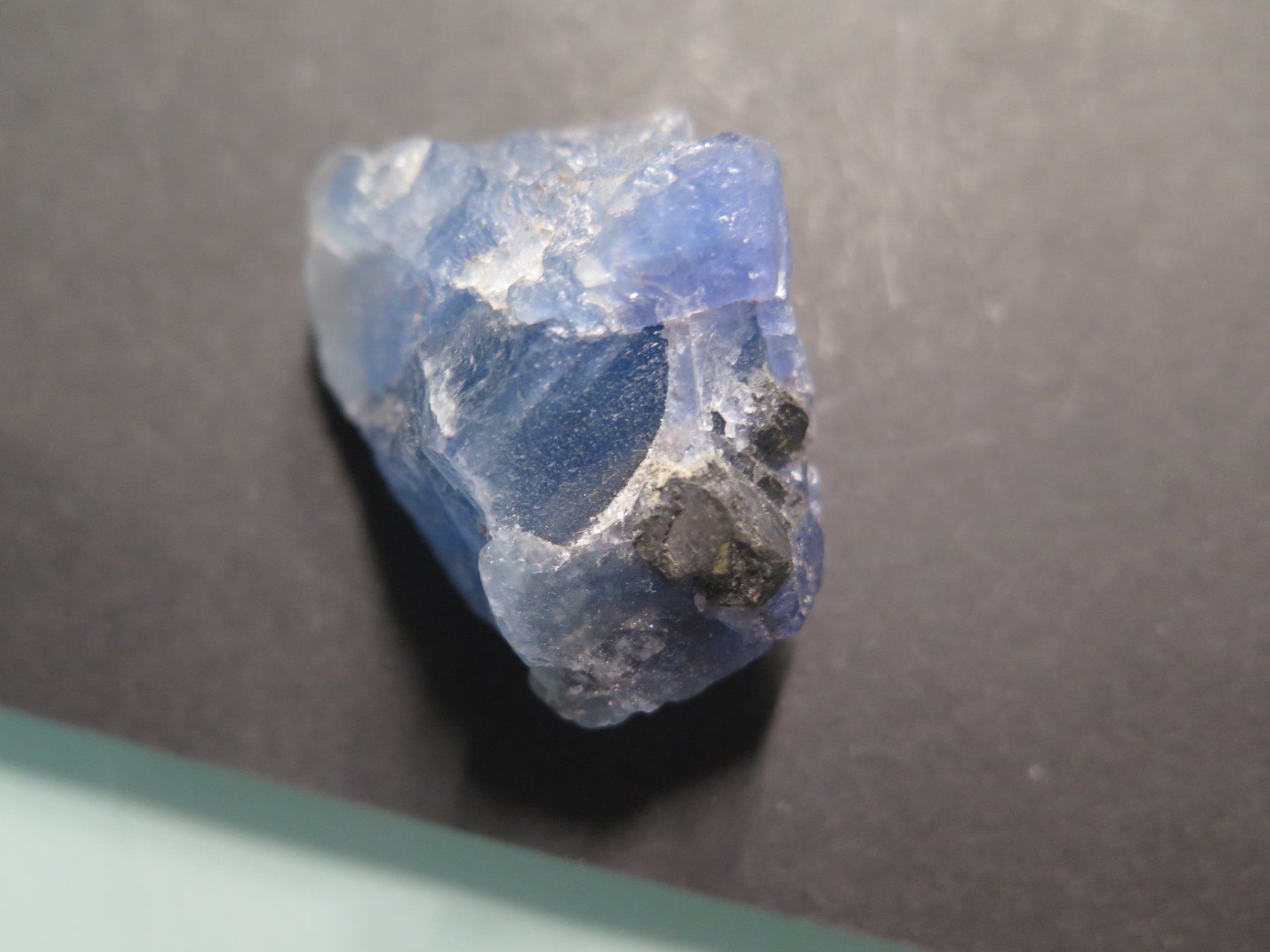 Mineralien & Heilsteine: Blauer Fluorit von Mexico – Gebraucht aus Schaffhausen von Yamakana51L8736OQ8 2