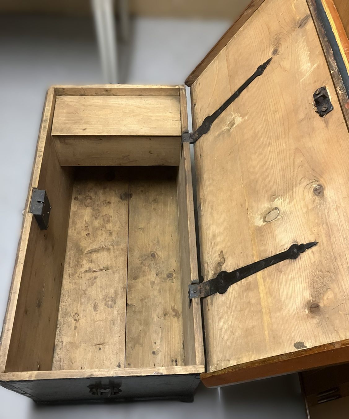 Cassapanche: Original Schweizer Bauerntruhe 1845 • Signiert – Usato da Luzern venduto da FeU 3