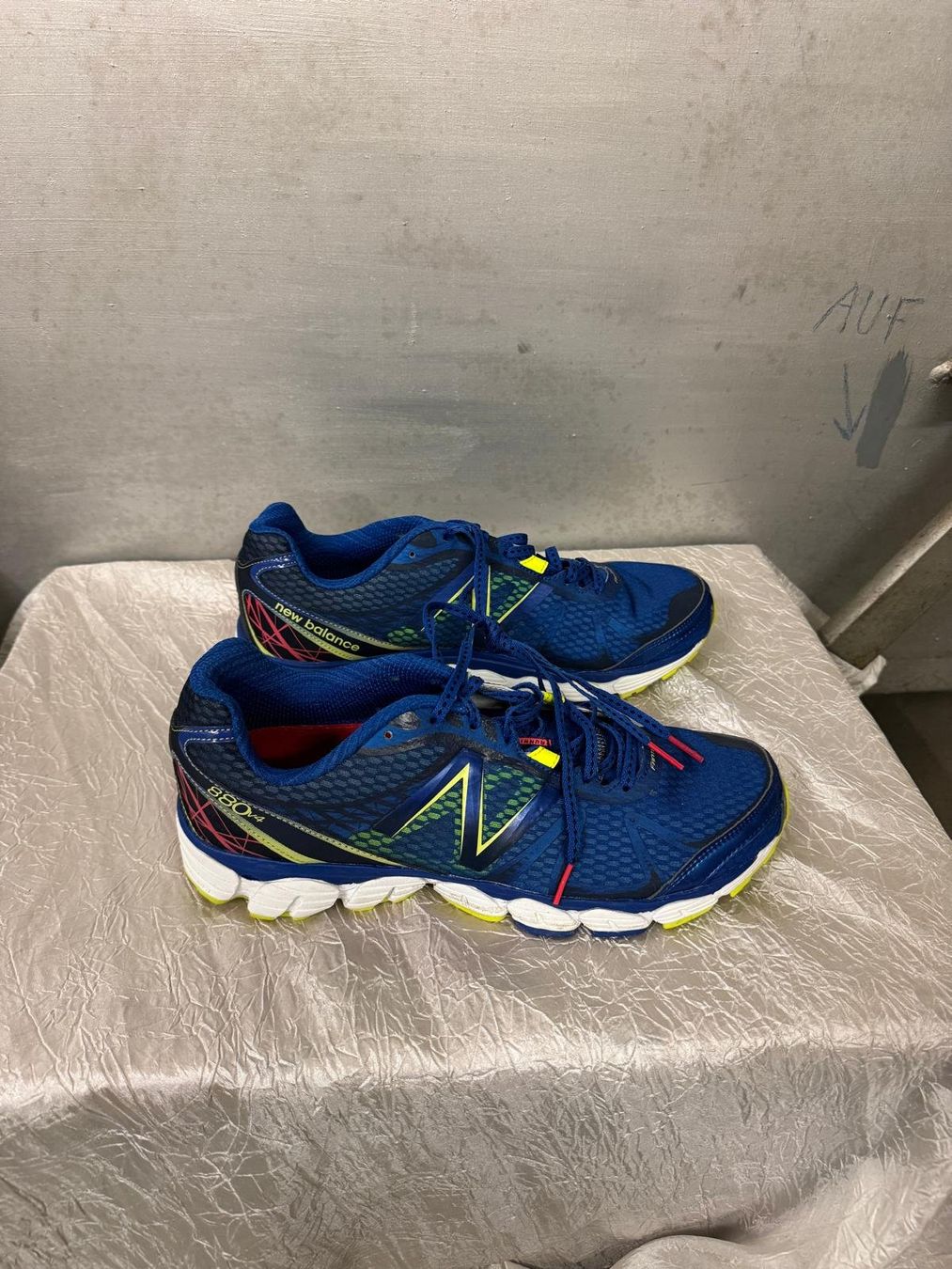 New Balance Scarpe da uomo: New Balance Laufschuhe 880v4 Grösse 45 neuwertig – Nuovo (secondo la descrizione) da Schlieren venduto da Stadtammannamt_8952