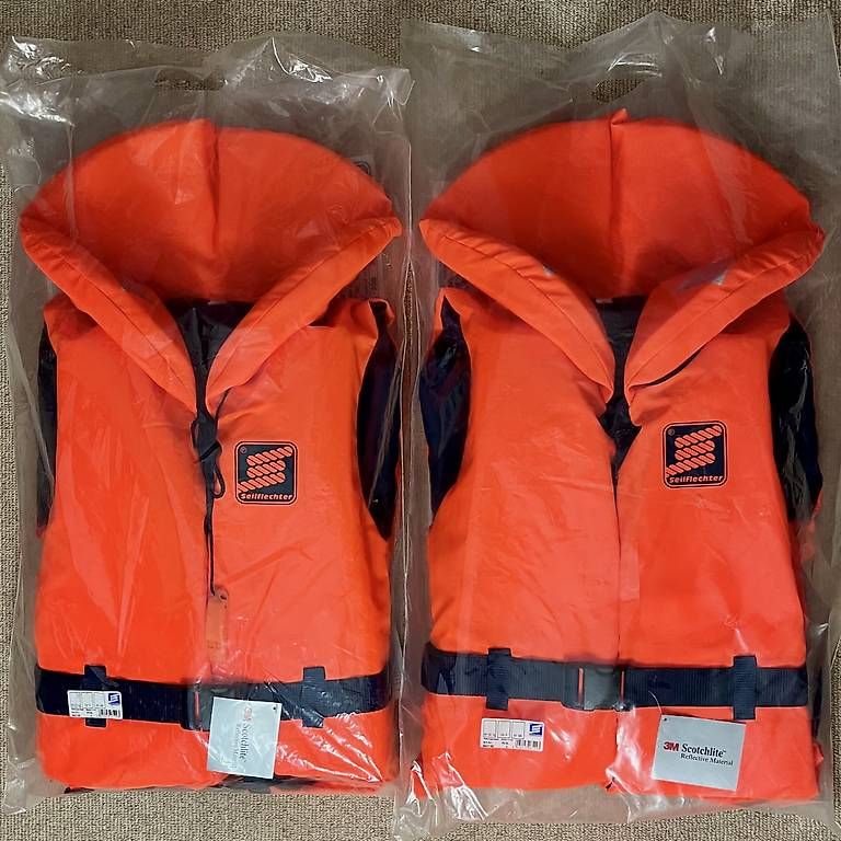 Giubbotti di salvataggio: Schwimmweste Seilflechter 90-120kg – Usato da Obergösgen venduto da Skin_809 1
