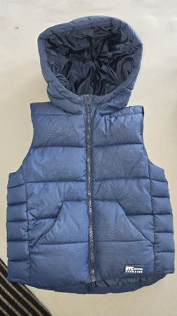 Gilet/Weste mit Kapuze von Sfera, Grösse 104/110 Top!