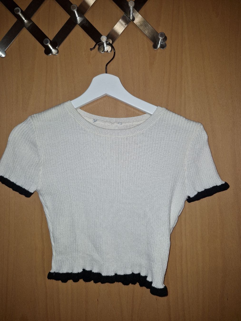 T-shirts: Weisses Tshirt mit Rüschchen – Neuf (Voir description) à Lauerz par a2411