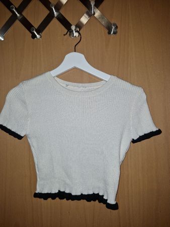 Weisses Tshirt mit Rüschchen