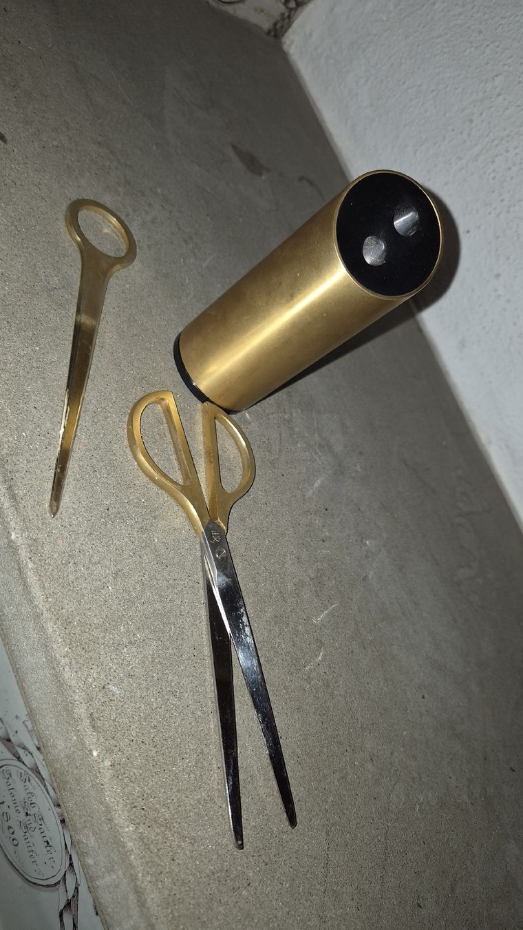 Solingen Alle Werkzeuge: Schere mit Ständer Messing Lerche Solingen – Gebraucht aus Kölliken von MissesBossTop1 1