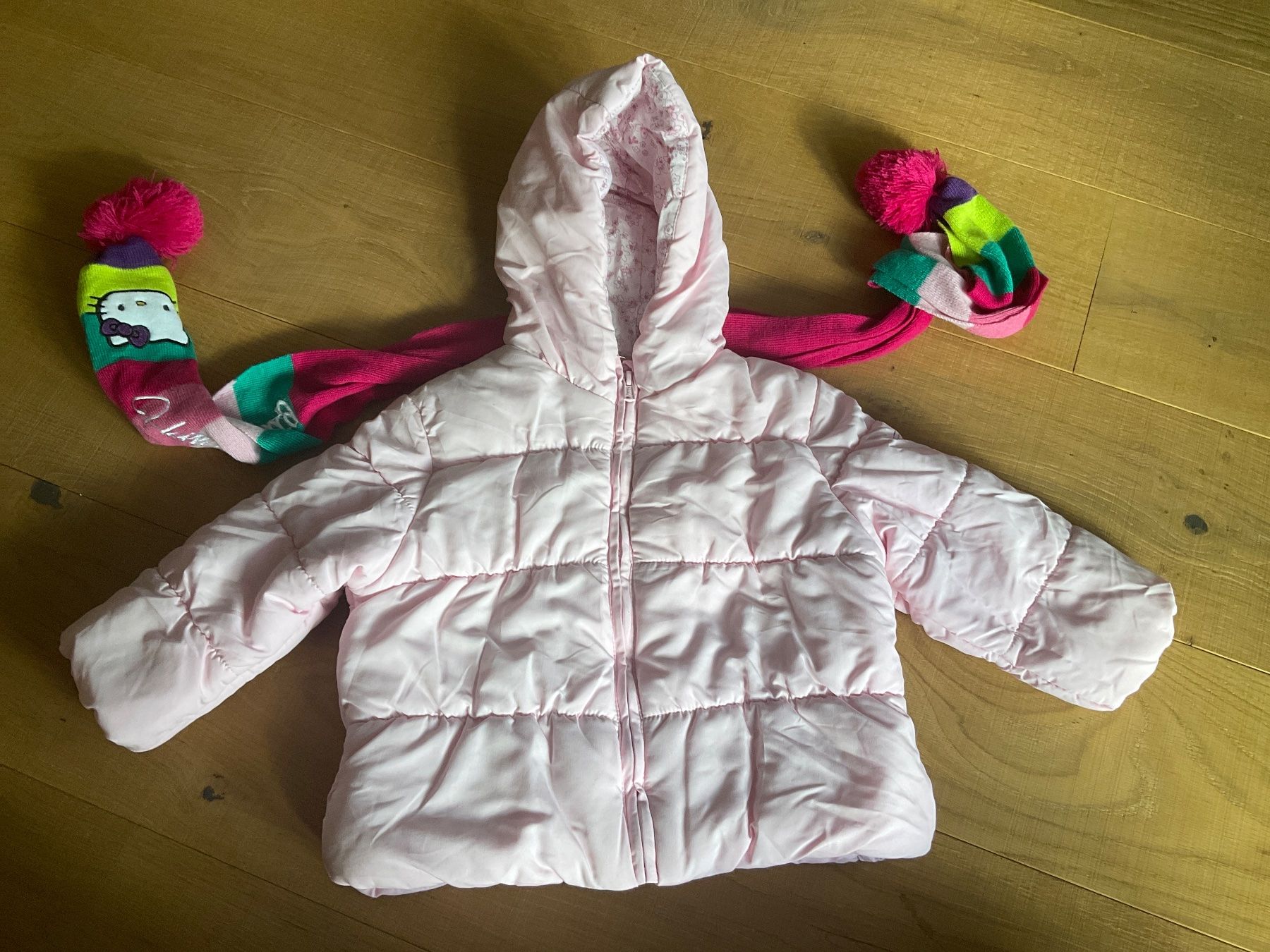 Lotti & Set di vestiti: Winterjacke Gr. 86 mit Hello Kitty Schal – Usato da Winterthur venduto da aionila 1
