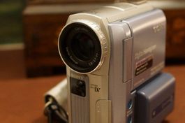 Sony DCR-PC104E MiniDV Handycam Carl Zeiss Retro Video