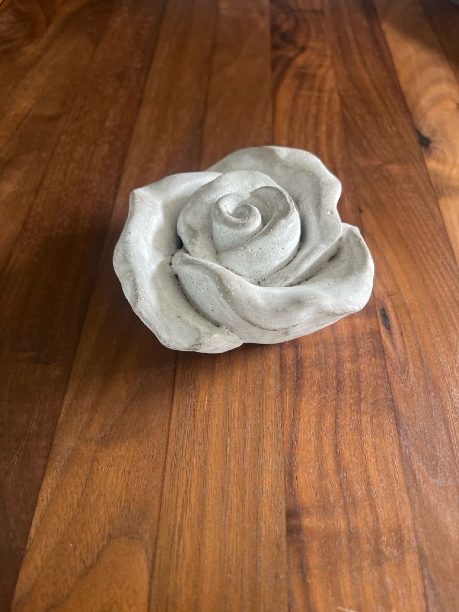 Tutte le decorazioni: Beton-Rose Deko – Usato da Altdorf UR venduto da JanAil