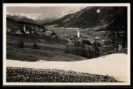 AK Samaden, Ortspartie mit Kirchturm und Bergen