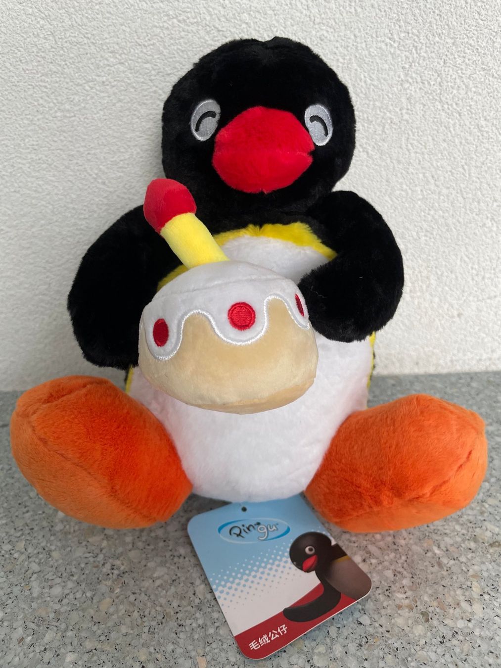 Giocattoli: PINGU mit Geburtstagskuchen – Nuovo e nell'imballaggio originale da Schaffhausen venduto da krokodilgena
