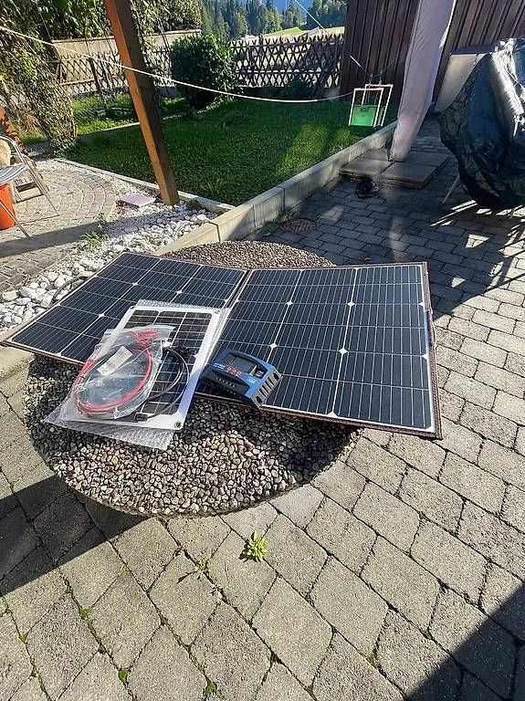 Solargeräte und Solarprodukte: Solaranlage mit 2 Panel – Gebraucht aus Wengi b. Frutigen von Tomaeg0