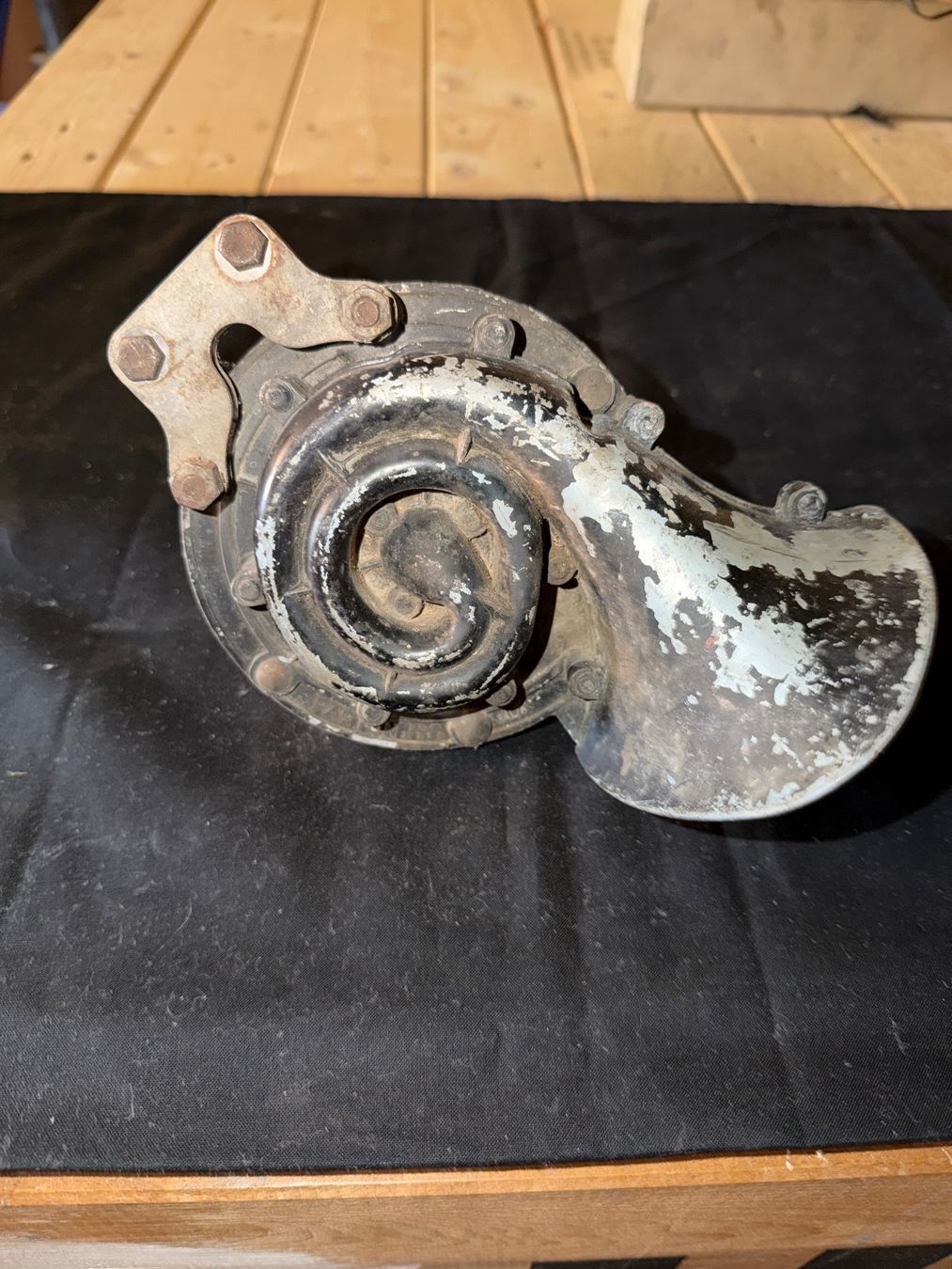 Tutti pezzi di ricambio auto: Alte Auto Hupe / Horn - Oldtimer – Usato da Luzern venduto da Basa73 2