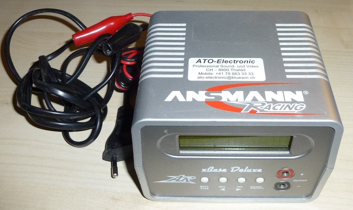 Accus & piles: Universal Ladegerät Ansmann AN30506 – D'occasion à Wetzikon ZH par kleinerfunk