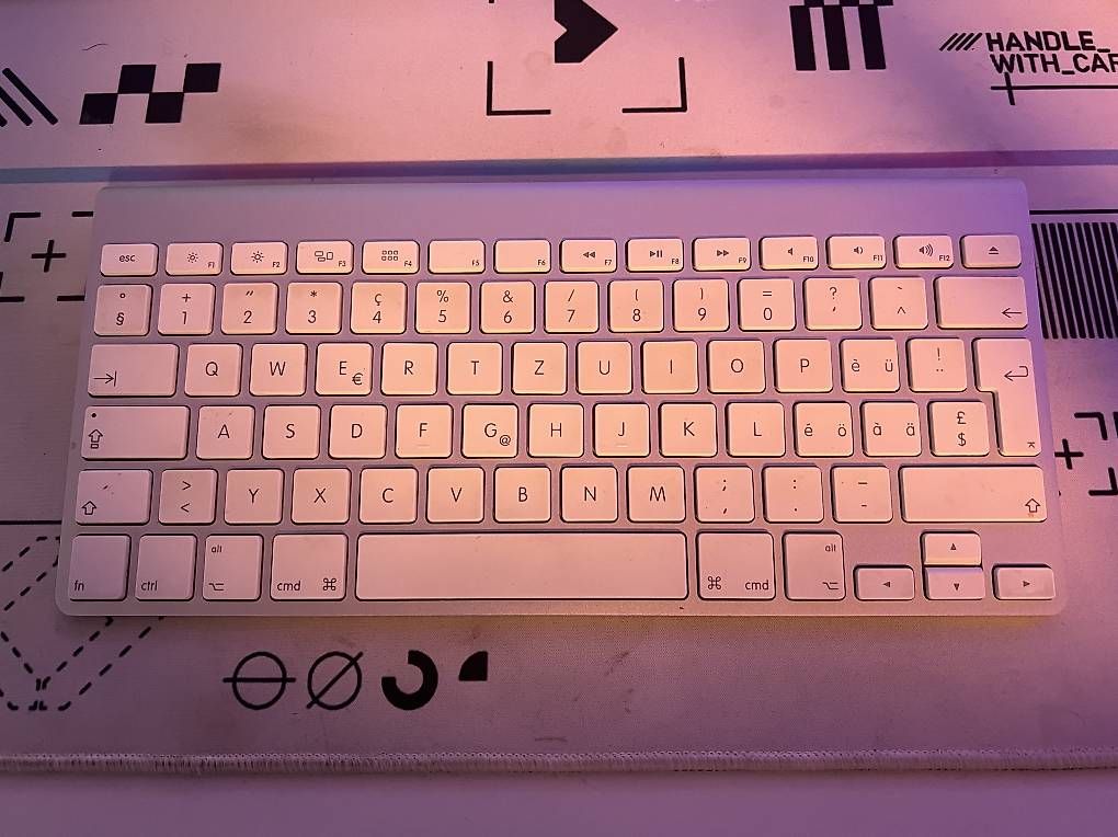 Apple Tastiere: Apple Wireless Keyboard A1314  Bluetooth  CH QWERTZ – Usato da Sempach venduto da KevinT.