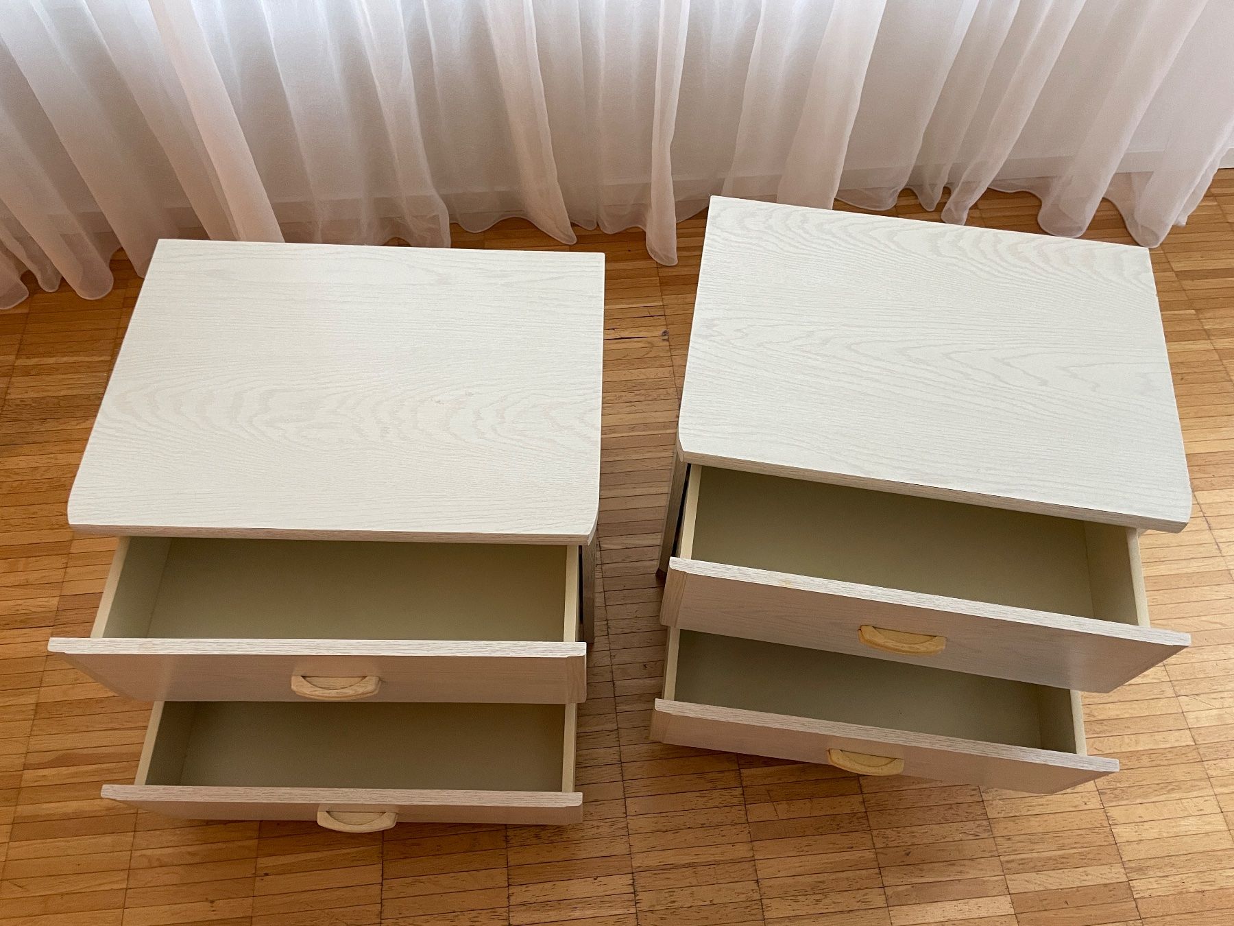 Comodini: 2 schöne Nachttische - creme weiss - Holz - robust – Usato da Neftenbach venduto da Justine76 2