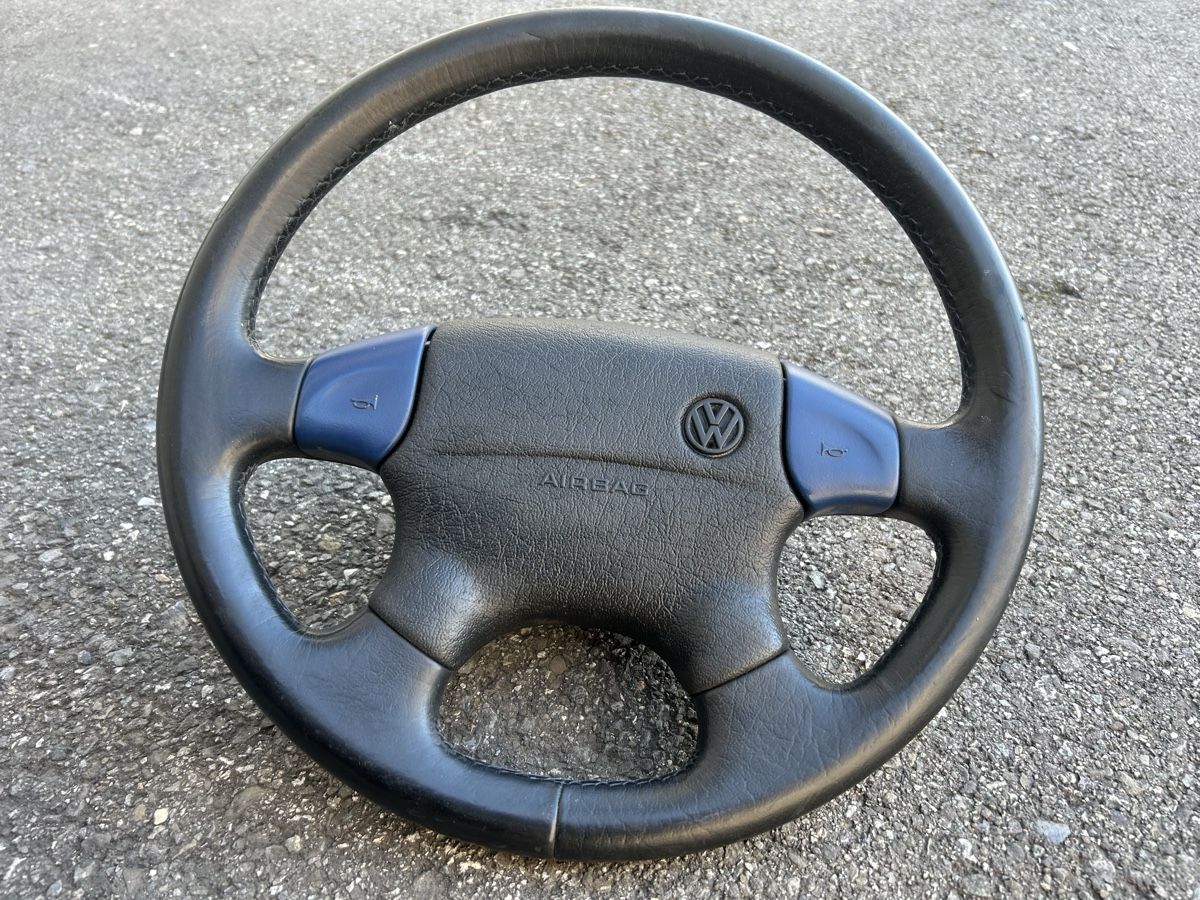 Volkswagen Alle Autoersatzteile: Volant cuir VW golf 3/ vento – Gebraucht aus Muraz (Collombey) von Wolfdog1978