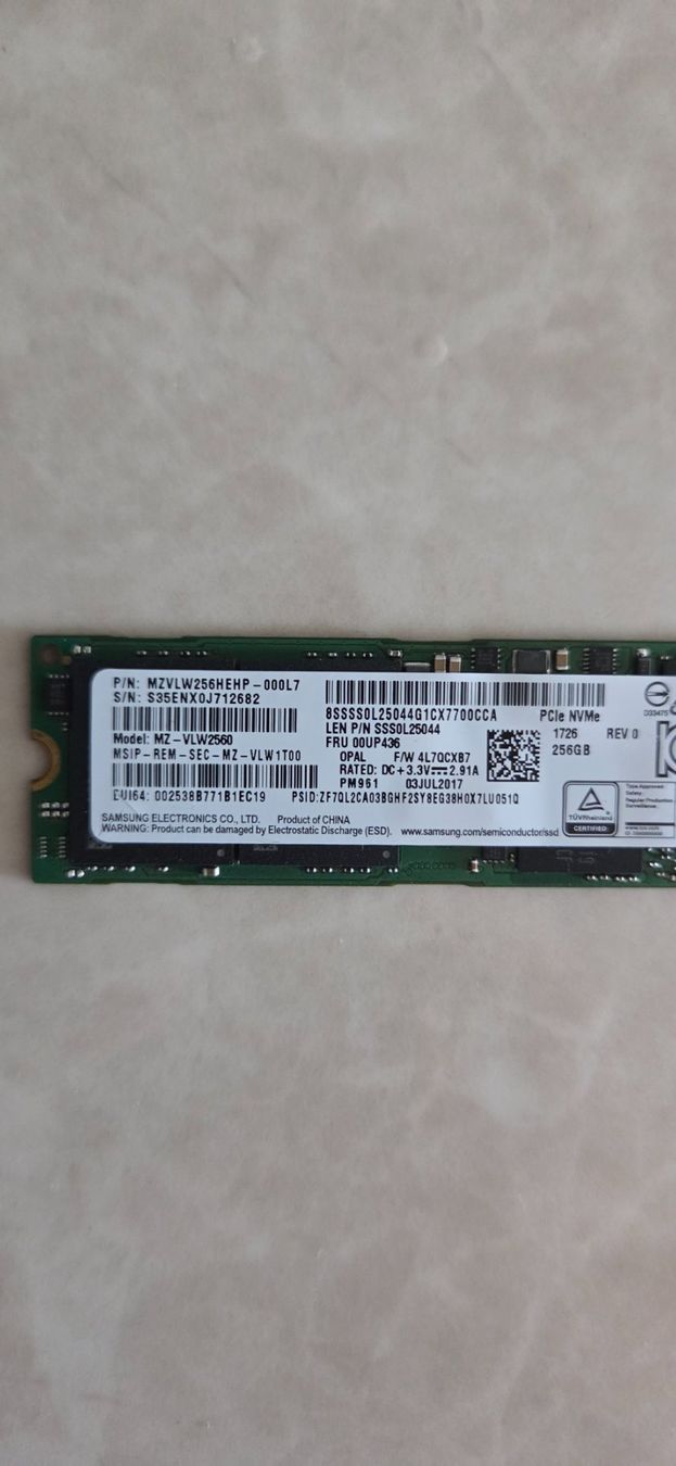 Samsung Disques durs: Samsung 256GB SSD NVMe – D'occasion à Zihlschlacht par vogelgrip 1