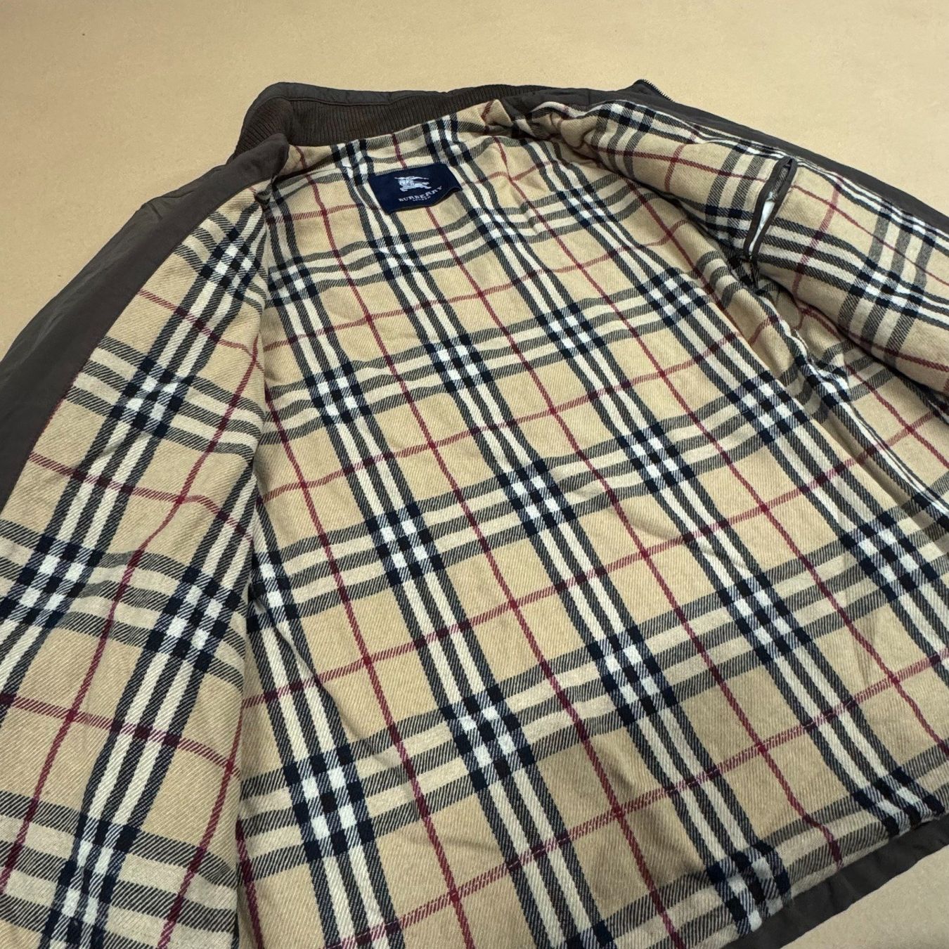 Burberry Giacche: Vintage Burberry brown rain jacket – Usato da St. Gallen venduto da sourced_limited 4