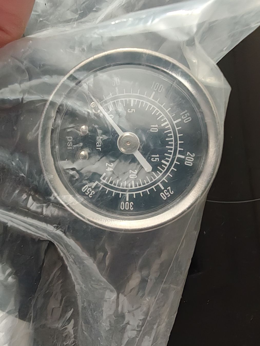 Pompes: Fahrradpumpe mit Manometer neu – Neuf avec emballage d'origine à Zürich par KanKman