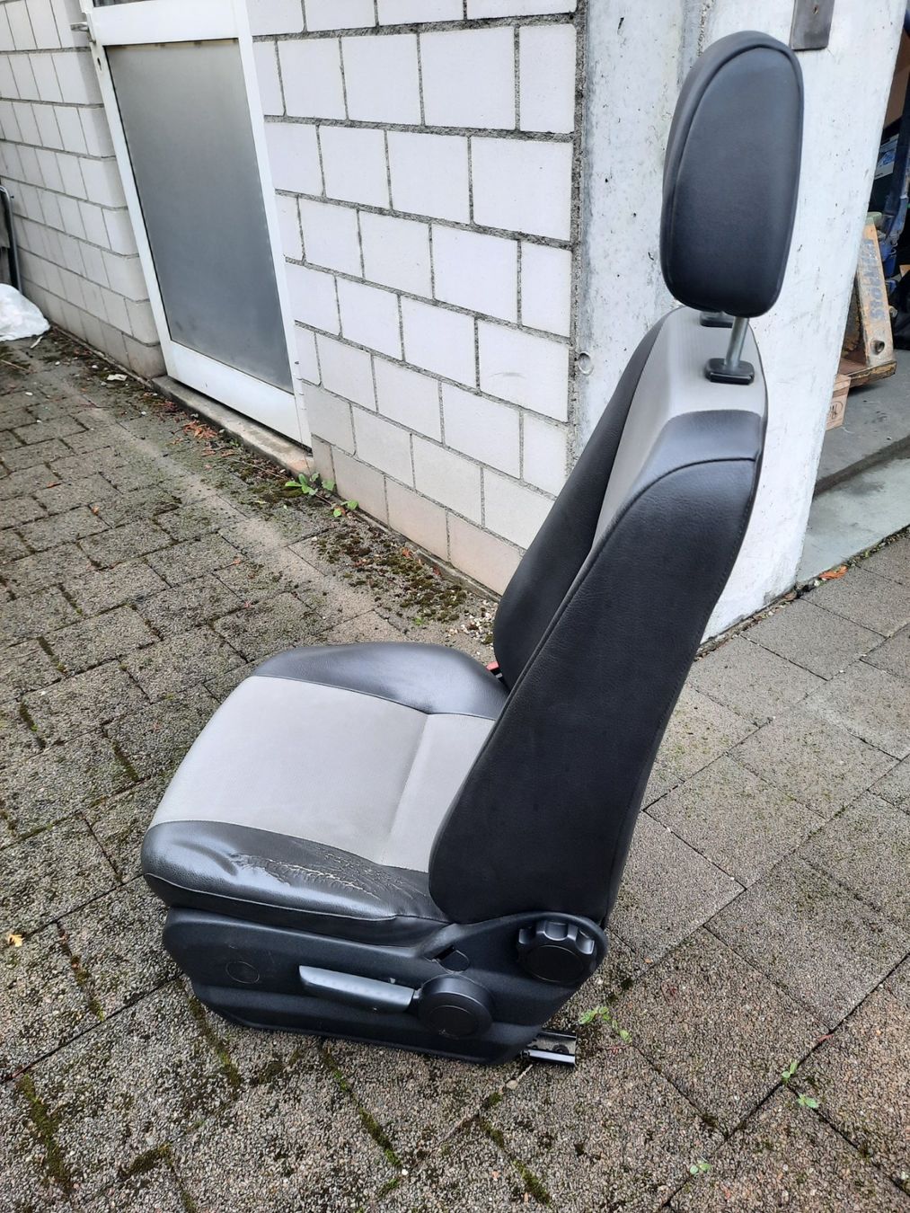 Mercedes-Benz Alle Ersatzteile: Fahrersitz zu VW Crafter / Mercedes Sprinter – Gebraucht aus Zofingen von  1