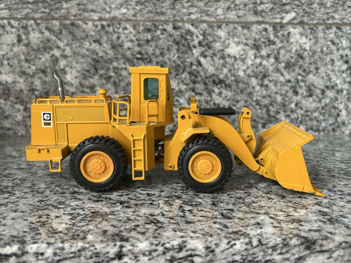 Caterpillar Modellbausätze & Standmodelle: Cat 988, 1:50 , NZG – Gebraucht aus Horw von Tigercat635 2