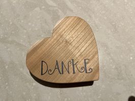 Herz aus Holz, mit Aufschrift "Danke", Handarbeit