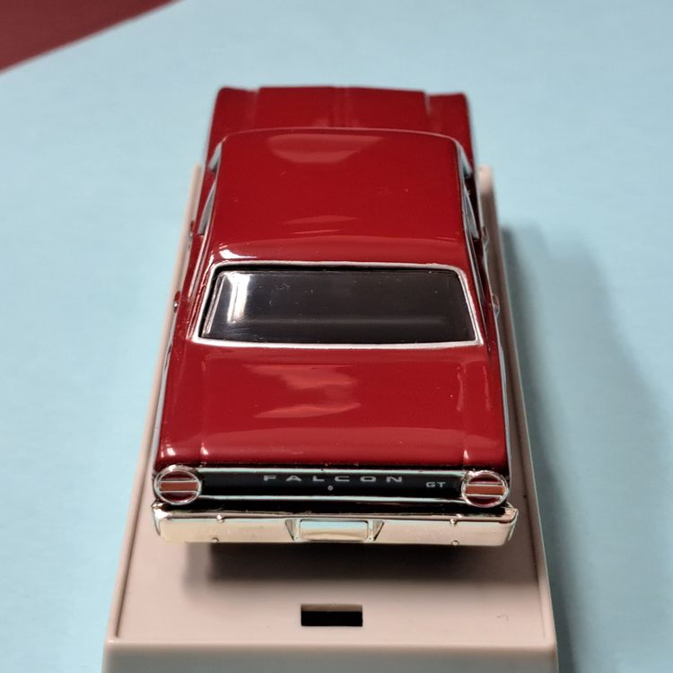 LE5857 TRAX TR84D 1/43 1:43 Voiture Ford Falcon GL taxi 1979 noire