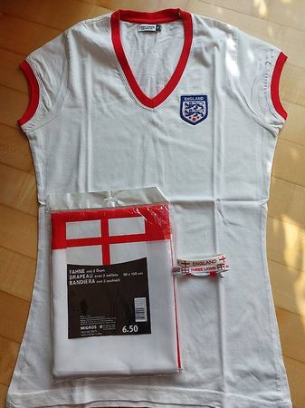 England Fussball Tshirt Grösse S und Flagge