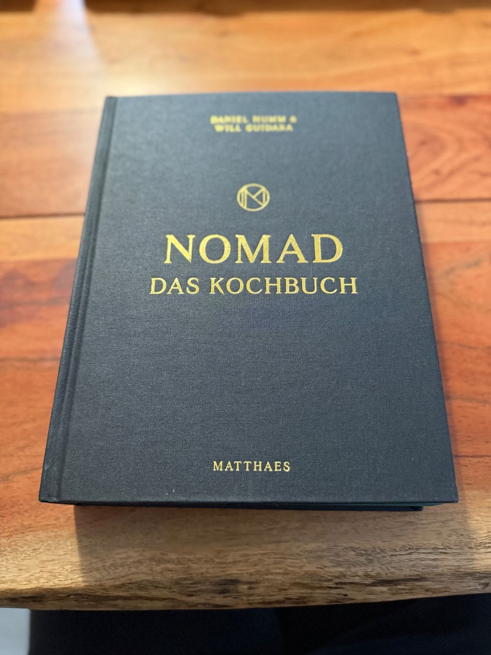 Libri: NOMAD Das Kochbuch von Daniel Humm – Nuovo (secondo la descrizione) da Egliswil venduto da Michel-Bucher