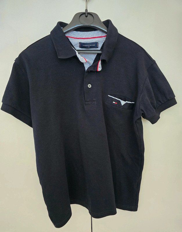 Tommy Hilfiger Magliette Polo: Polo Tommy Hilfiger – Nuovo (secondo la descrizione) da Chatelaine venduto da Madame-lol