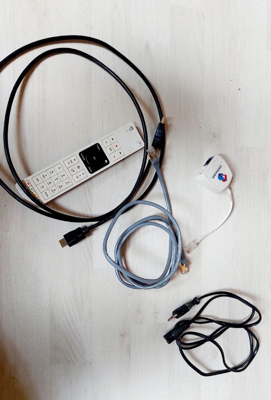 Swisscom Modems & Router: Swisscom TV Box IP1200 - et autre accessoires – Gebraucht aus Bremblens von Ampoule_jaune 4