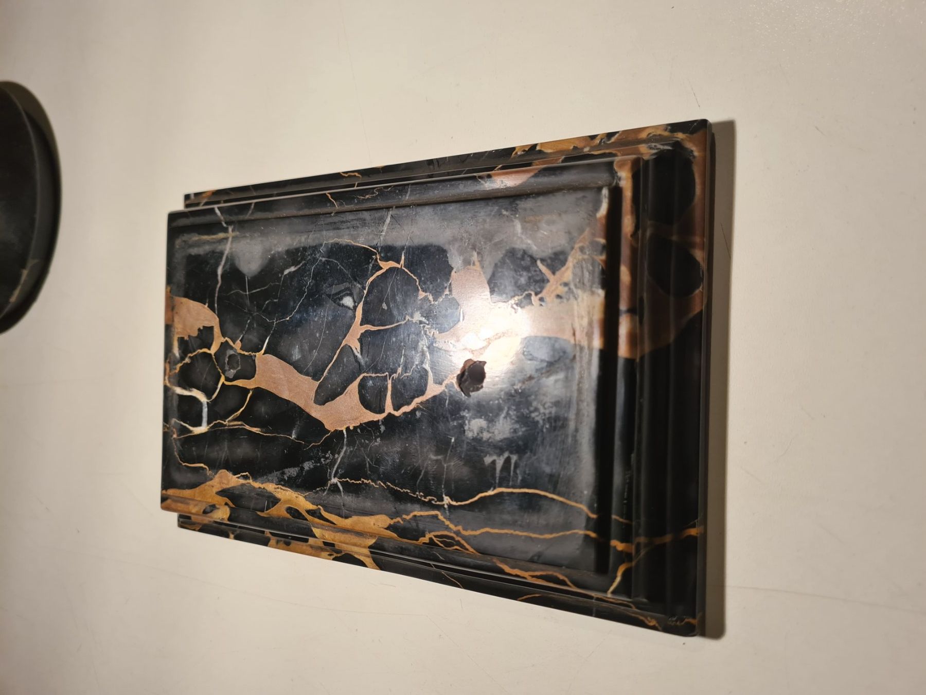 Tutte le decorazioni: Plaque en marbre noir et or, vintage. – Usato da Monthey venduto da 187-zeroo 8