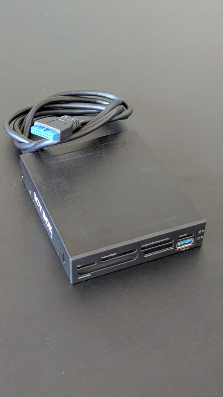 Hub & Switch: Icy Box IB-865-B, 3.5" SD Kartenleser – Usato da Basel venduto da StuffDealer