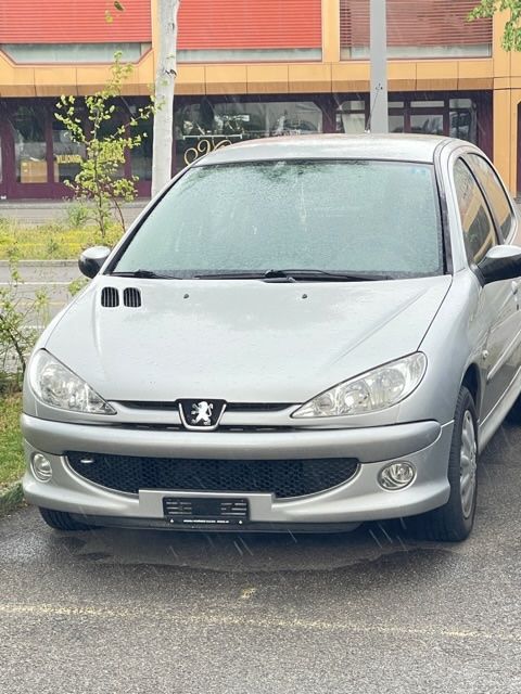 Peugeot Automobili: PEUGEOT   206 1.4 i – Usato da Dietikon venduto da Conborno