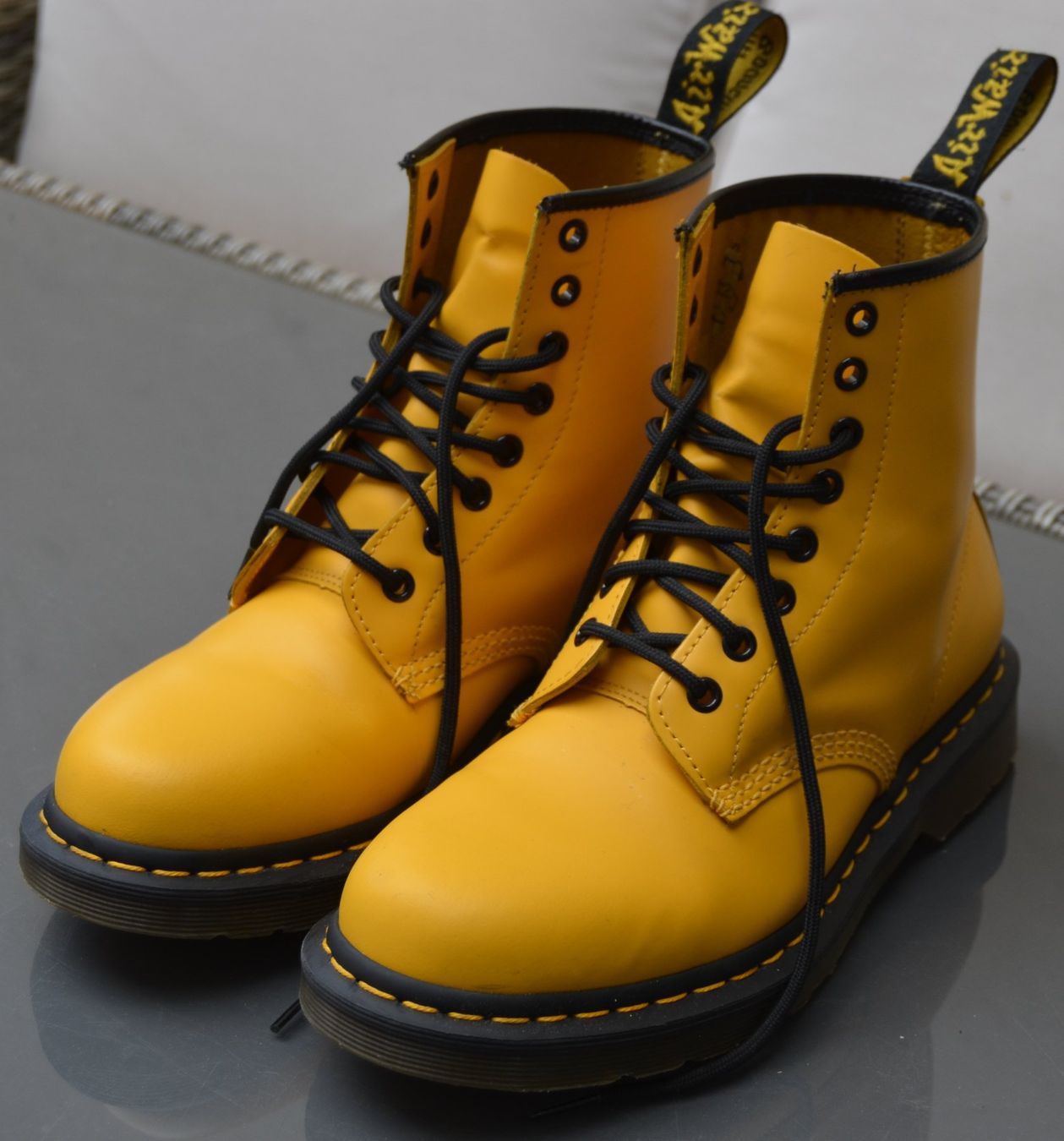 Dr. Martens Scarpe da uomo: Boots / Bottes Dr. Martens 1460 .40 – Usato da Collonges venduto da arashee