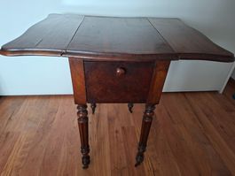 Englischer Antiker Nussbaum Klapptisch, restauriert, Vintage
