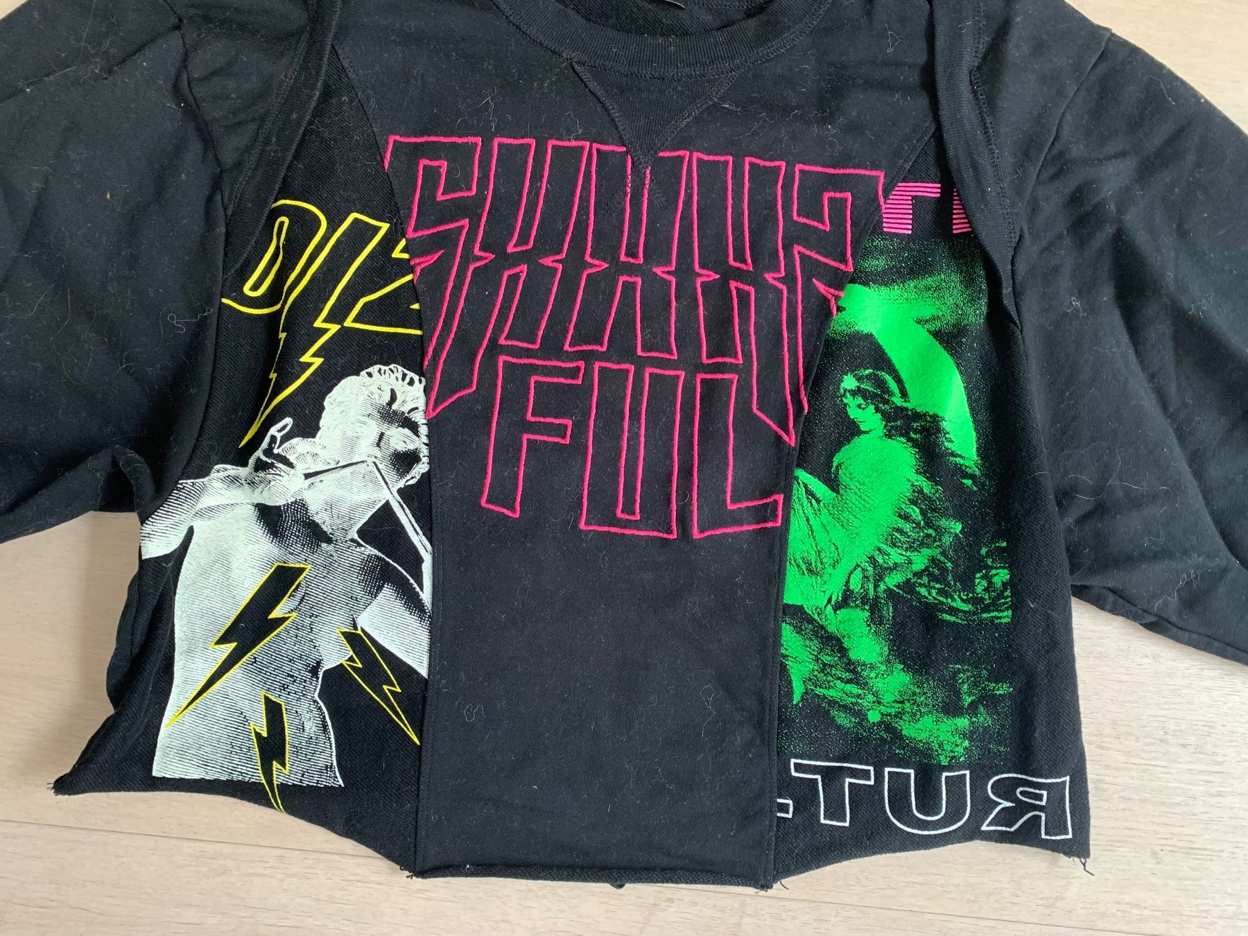 Diesel Pullover & Sweatshirts: Diesel Cropped Sweatshirt / Pullover „Mix-Print“  gr. S – Gebraucht aus Nuglar von Korsika2 1