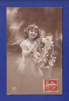 ENFANT - Jeune fille et fleurs