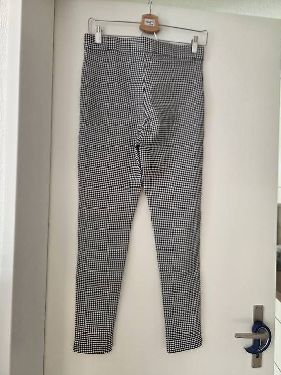 Zara Pantaloni: Gemusterte Zara Stretch Hosen – Usato da Rüfenacht BE venduto da Biancaro 1