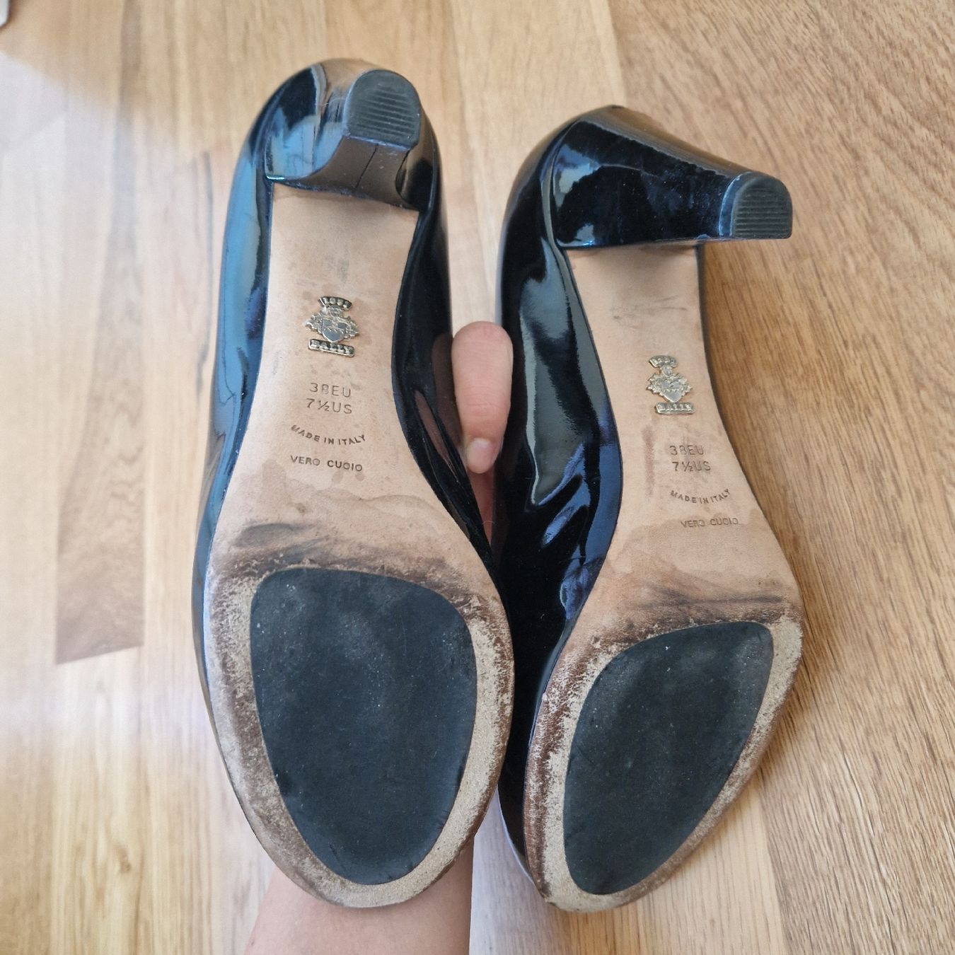 Bally Scarpe da donna: Pumps Lack schwarz Gr. 38.5 Bally – Usato da Frenkendorf venduto da gca_d2qp 2