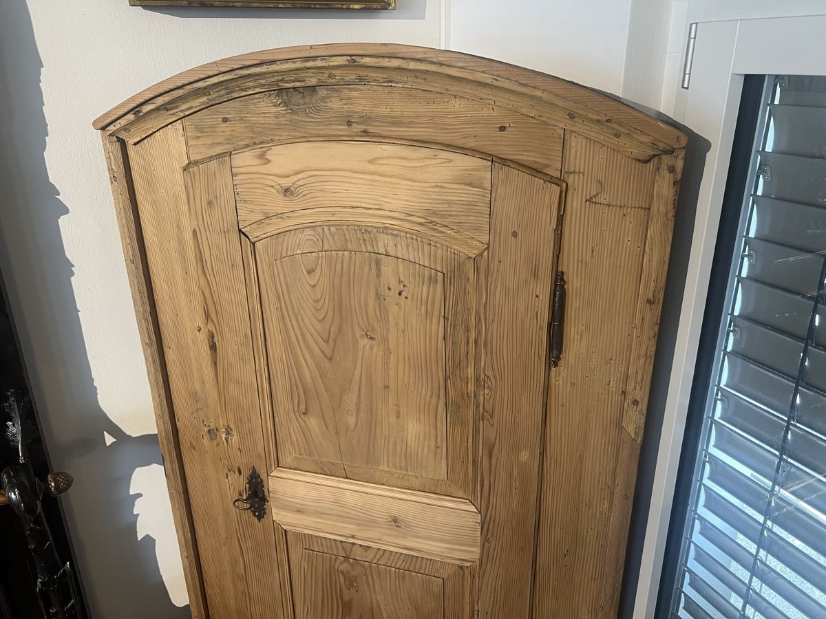 Armadi: Barocker Eckschrank – Usato da Gossau SG venduto da Keller-Antiques 1