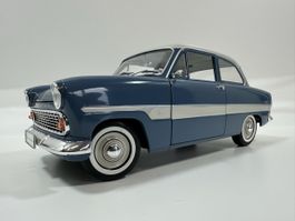 Ford 12 M „Streifen Taunus“ 1:18, blau, inkl. OVP, REVELL