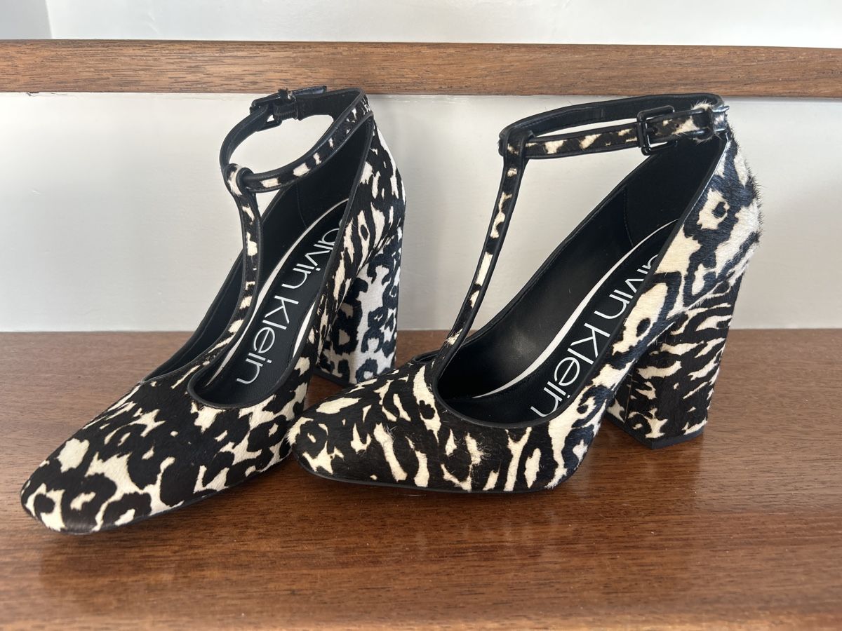 Calvin Klein Scarpe da donna: Escarpins Calvin Klein léopard – Nuovo (secondo la descrizione) da St-Aubin-Sauges venduto da vildfr 1