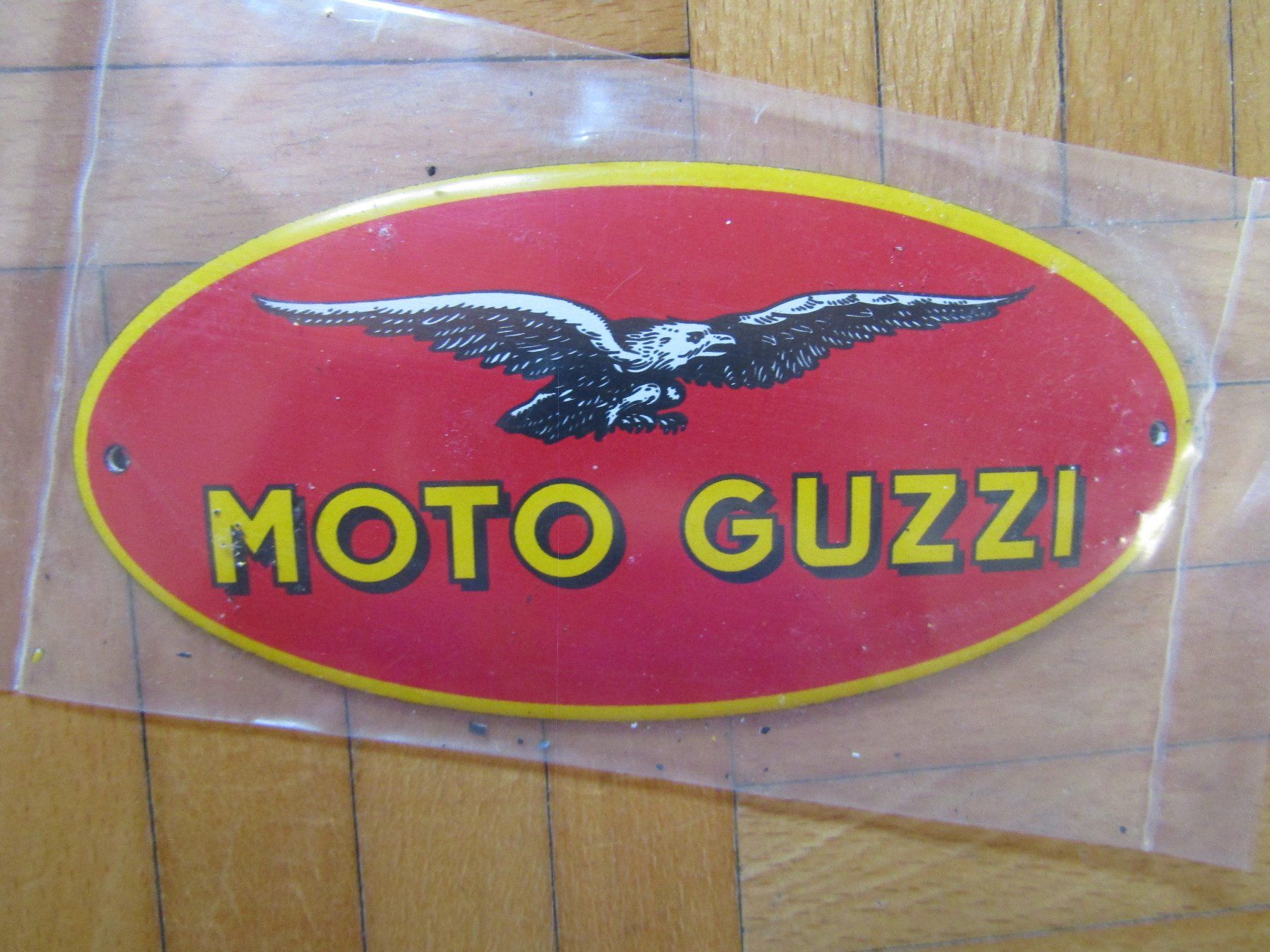 Moto Guzzi Insegne: Email-Schild Moto Guzzi  14 X 7 cm Neu – Nuovo e nell'imballaggio originale da Wädenswil venduto da tome70